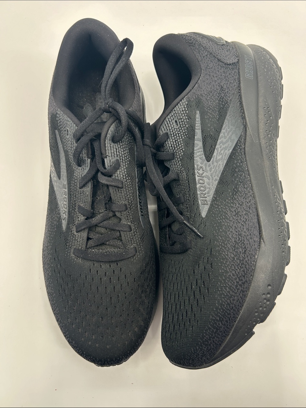 Brooks Ghost 16 Men's Black Athletic Running Shoes - All-Black Design size 11.5